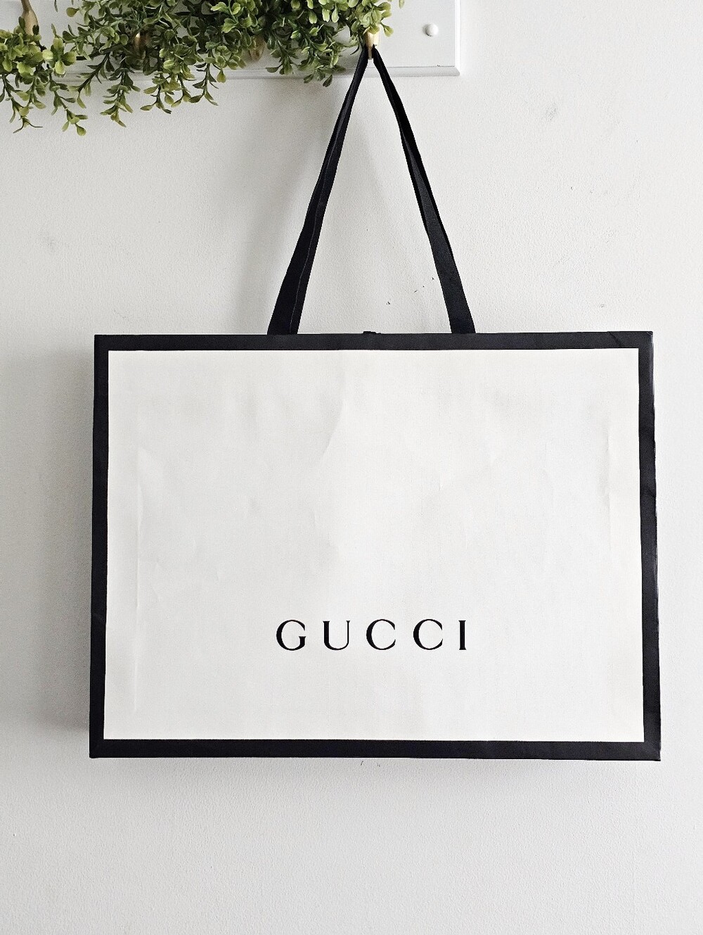 Gucci Large Shopping Gift Bag Tote White Black Logo Paper Store Bag